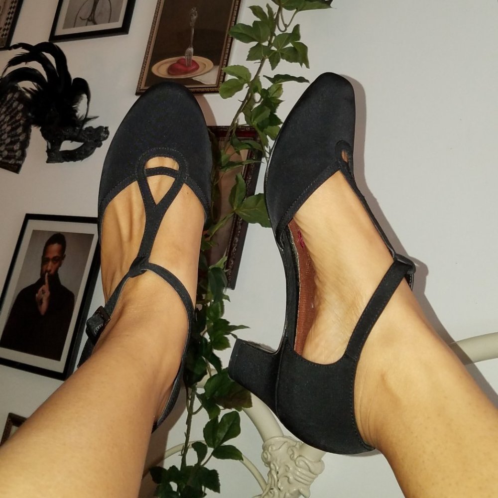 t strap pumps